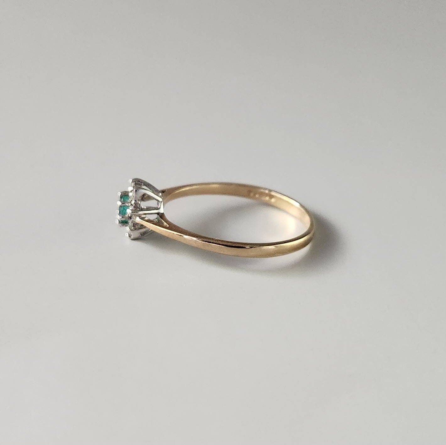 9ct Yellow Gold Diamond & Emerald Cluster Ring