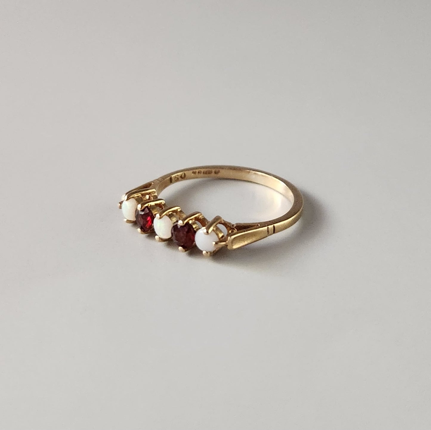9ct Yellow Gold Garnet & Opal 5 Stone Ring