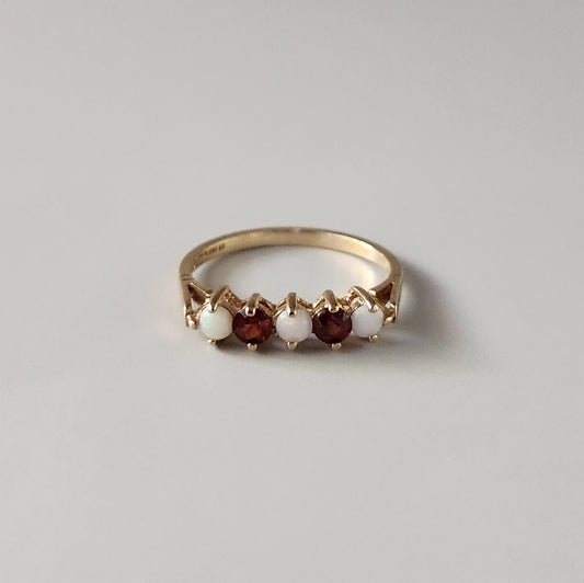 9ct Yellow Gold Garnet & Opal 5 Stone Ring