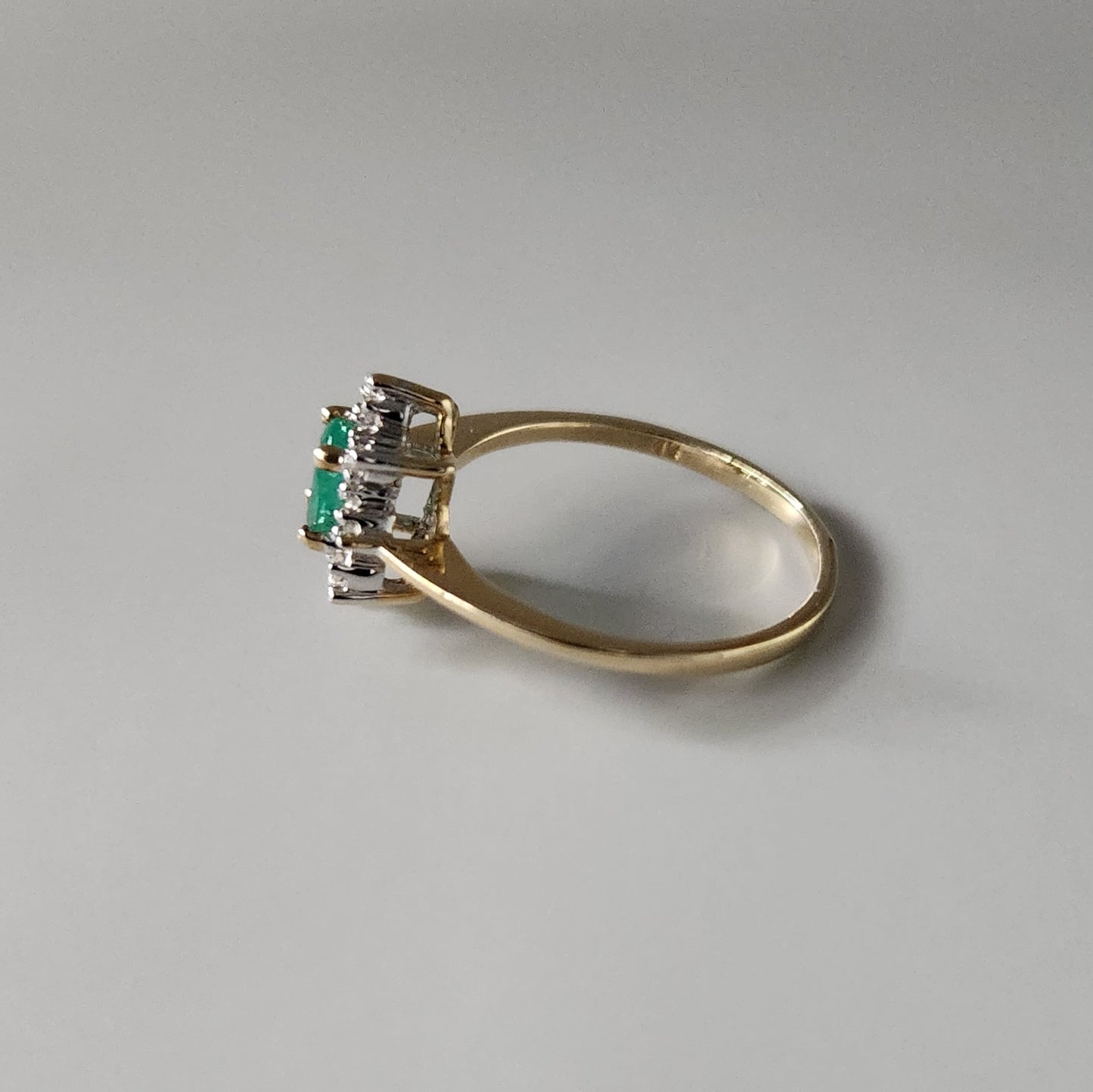 9ct Yellow Gold Emerald & Diamond Cluster Ring