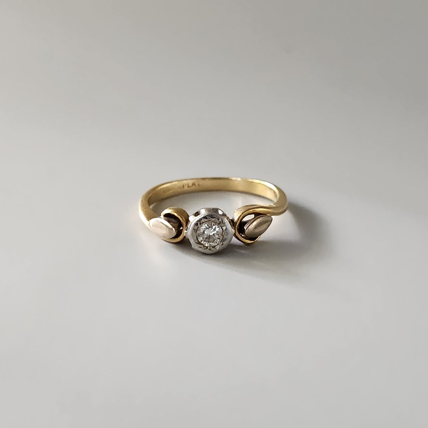 18ct Yellow Gold & Platinum Illusion Diamond Ring