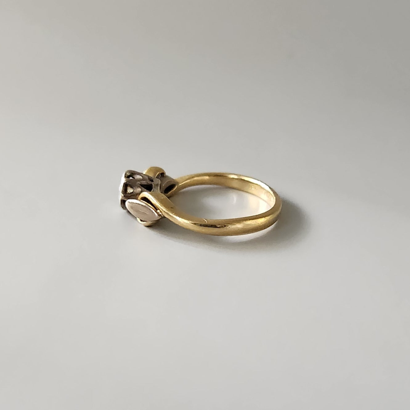 18ct Yellow Gold & Platinum Illusion Diamond Ring