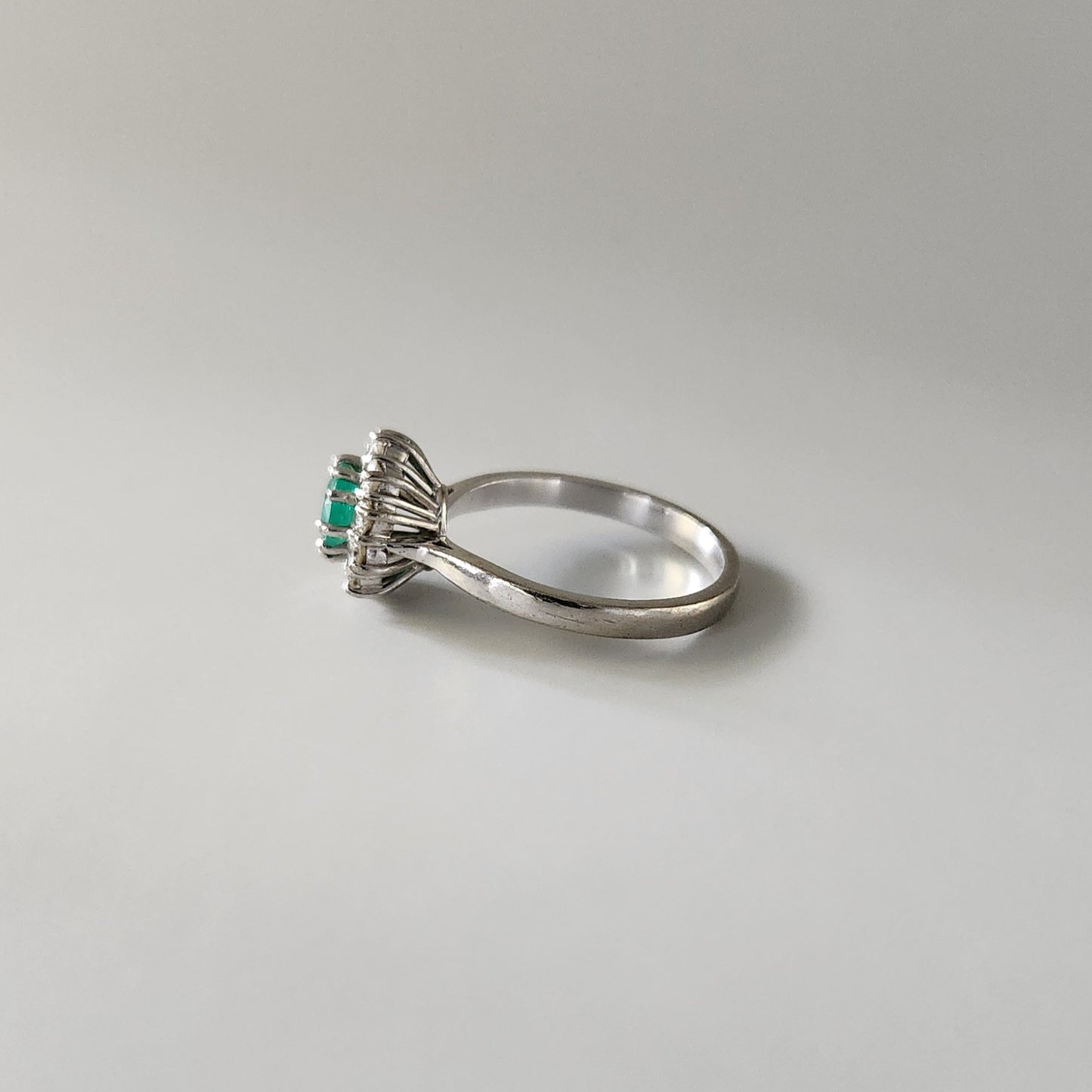 18ct White Gold Emerald & Diamond Cluster Ring