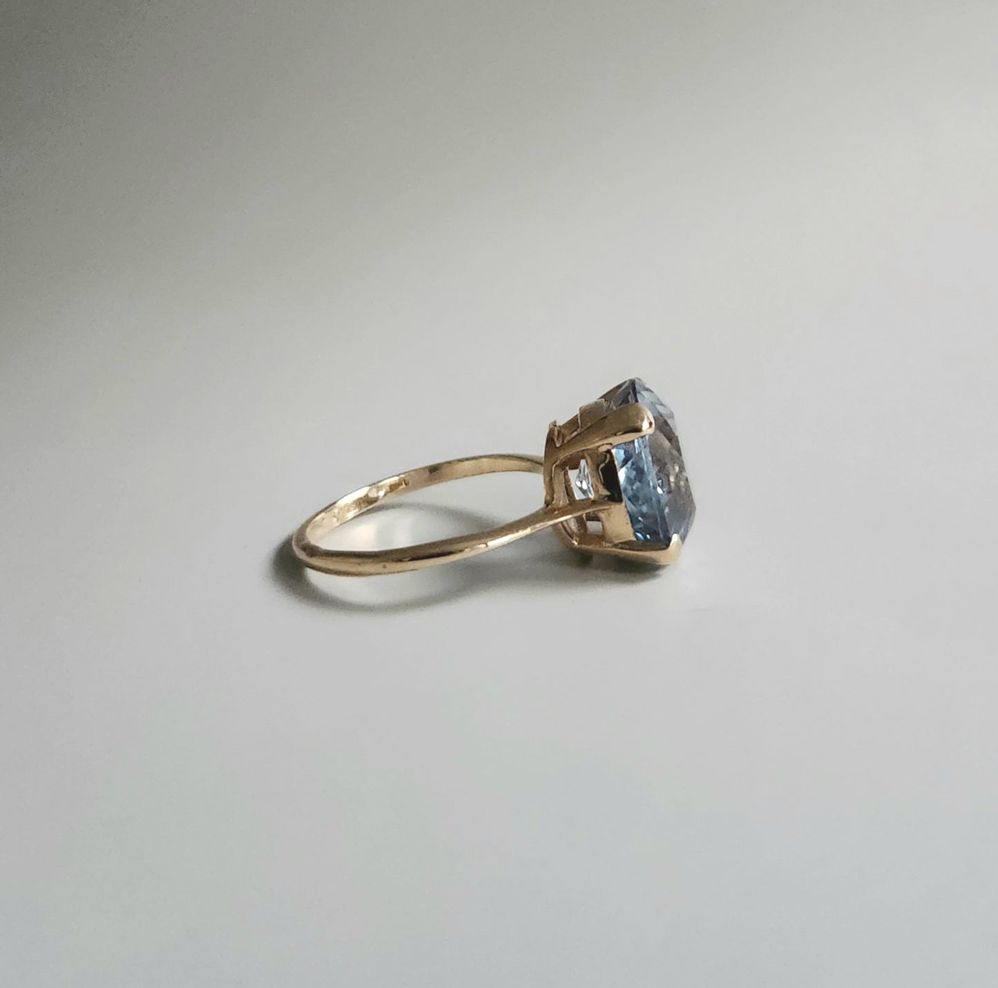 9ct Yellow Gold Round Aquamarine Cocktail Ring