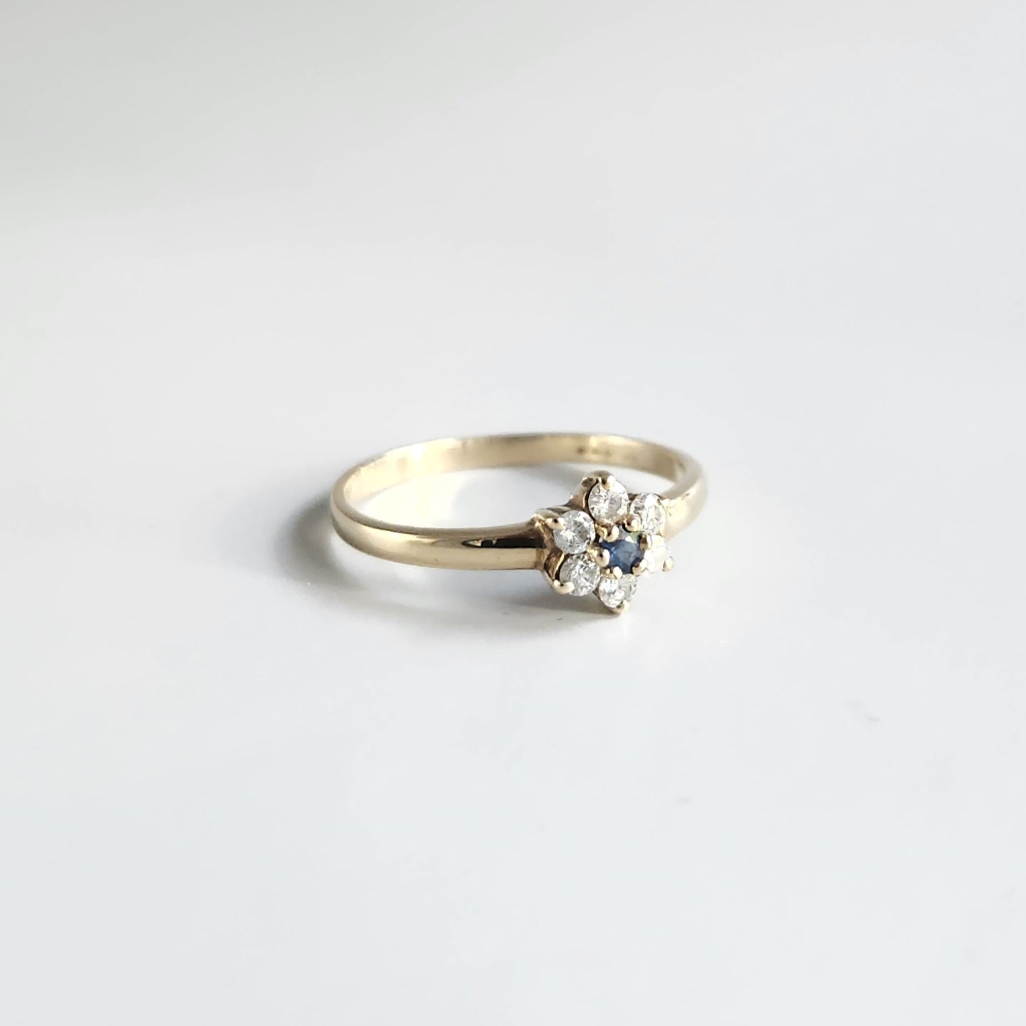 9ct Yellow Gold Dainty Sapphire & Diamond Daisy Ring