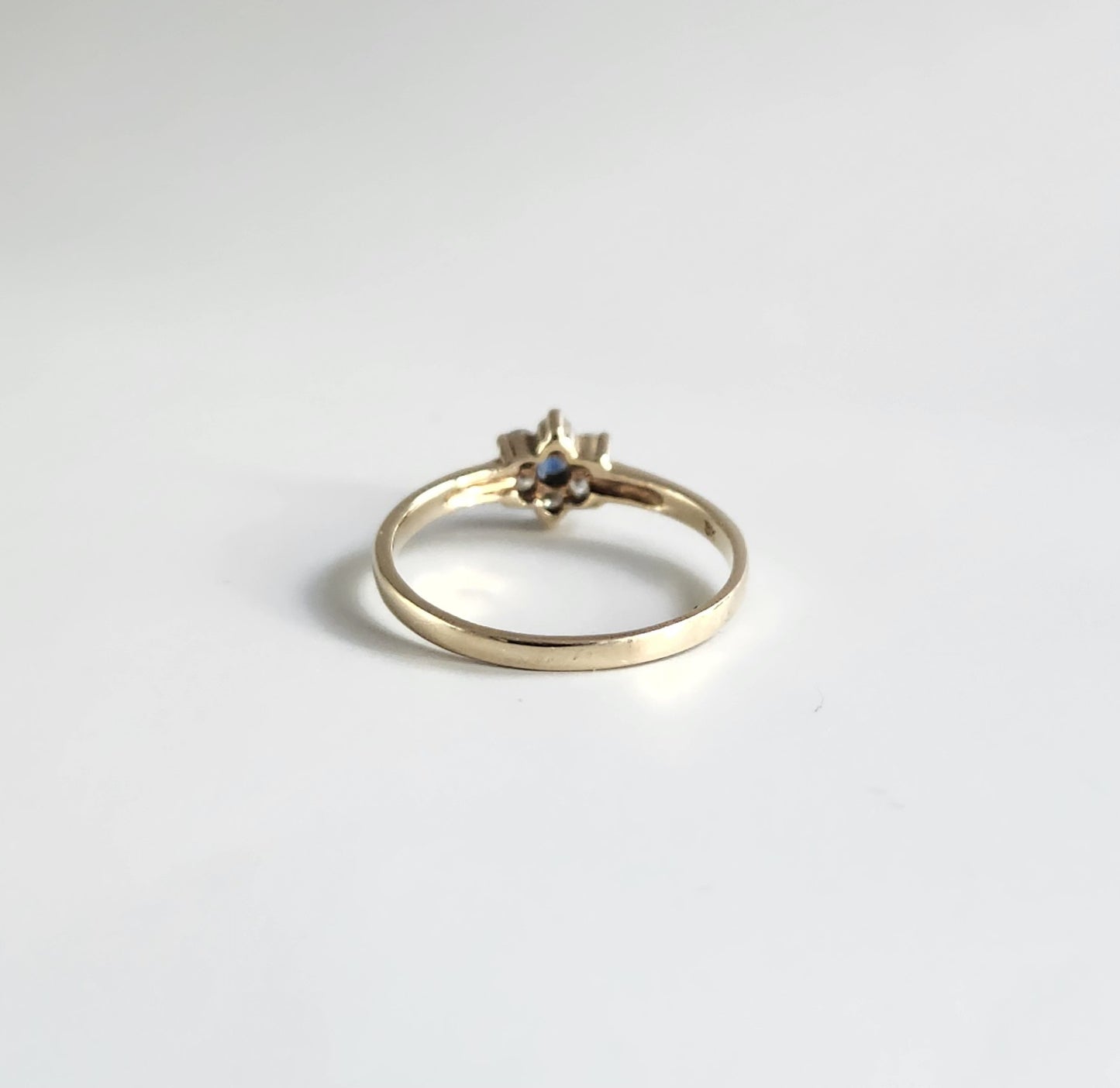 9ct Yellow Gold Dainty Sapphire & Diamond Daisy Ring