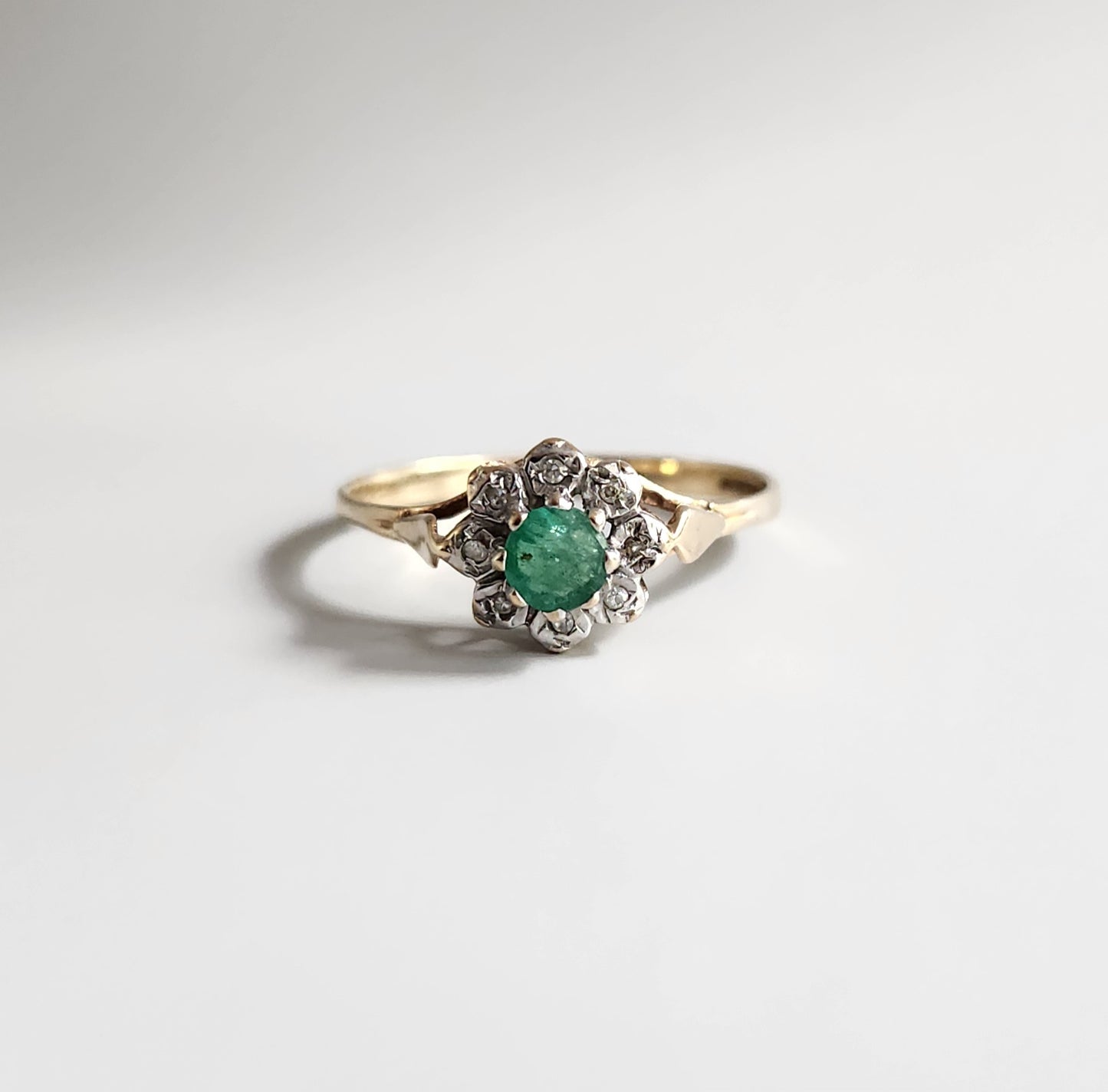 9ct Yellow Gold Diamond & Emerald Cluster Ring