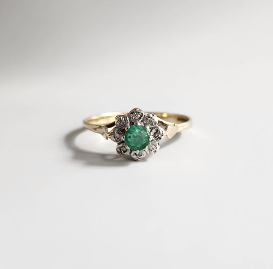 9ct Yellow Gold Diamond & Emerald Cluster Ring