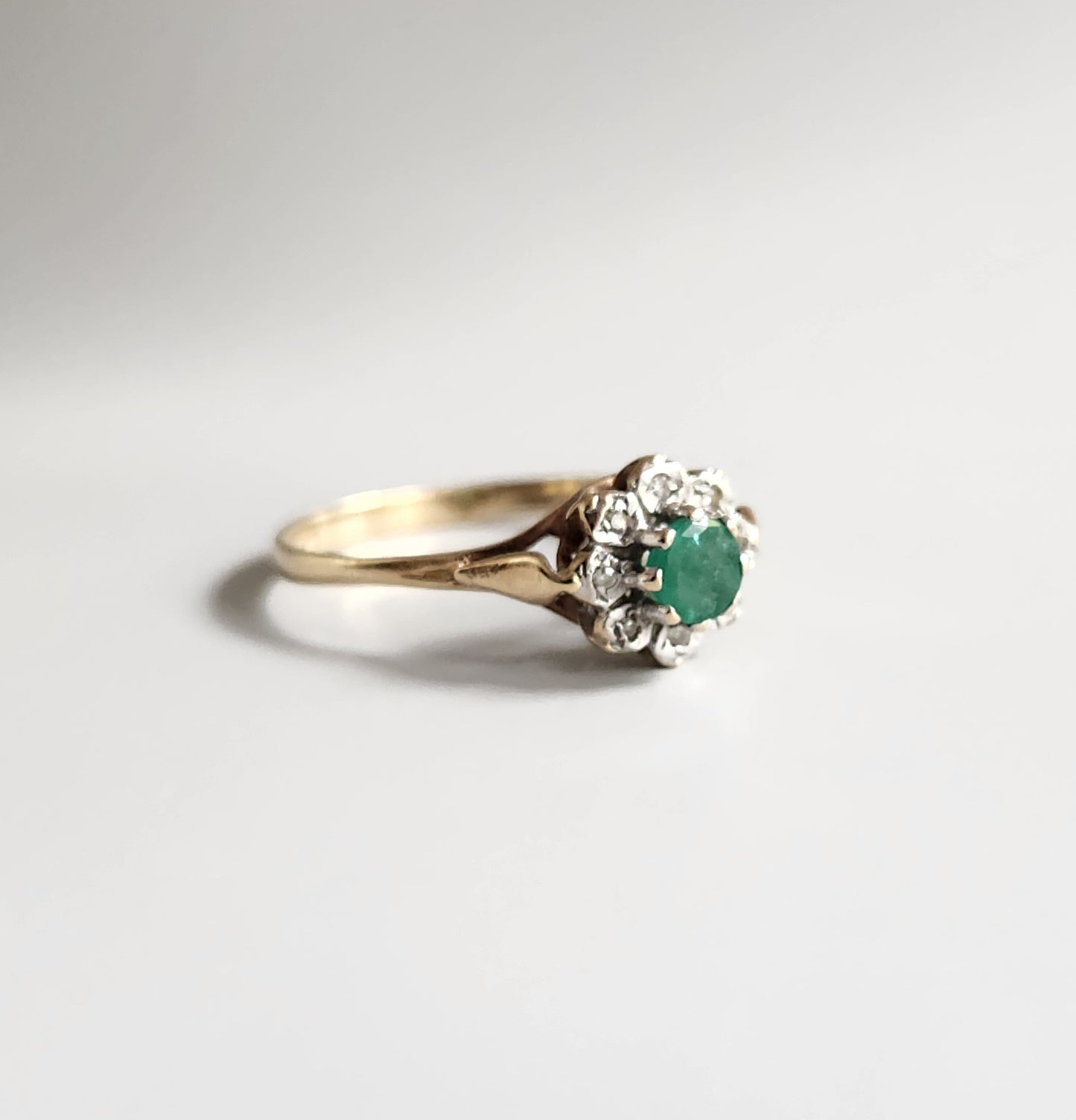 9ct Yellow Gold Diamond & Emerald Cluster Ring