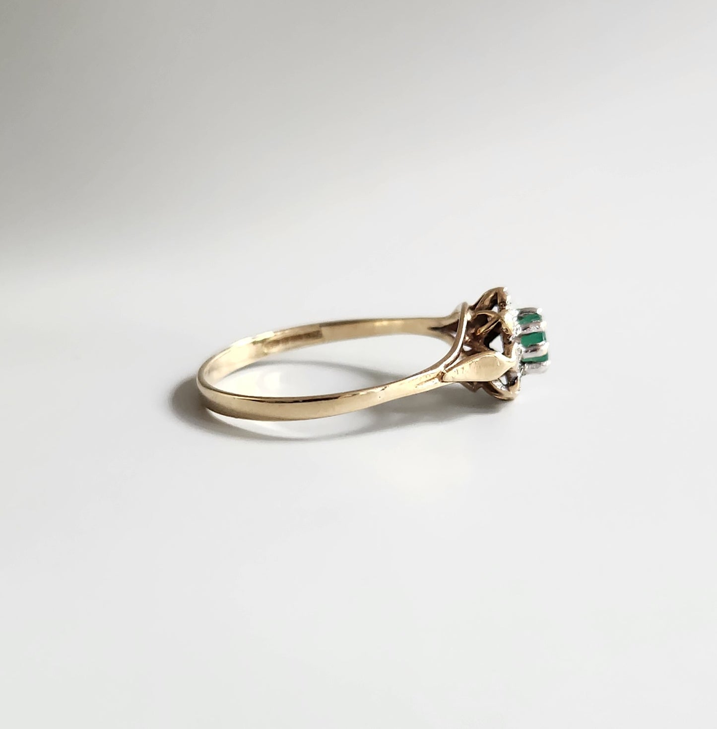 9ct Yellow Gold Diamond & Emerald Cluster Ring